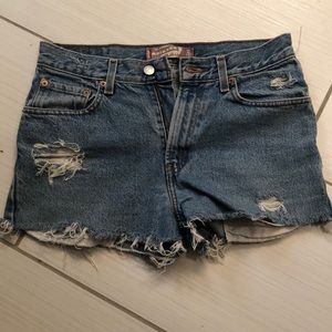 Levi’s 550 cut offs